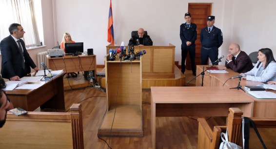 Заседание по делу Манвела Григоряна отложено: судья объяснил причину