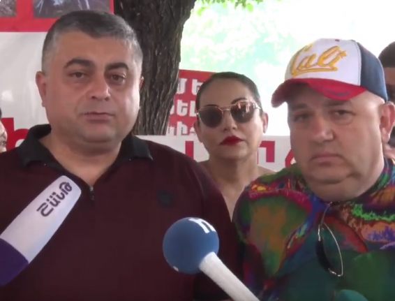 Բողոքի ակցիա՝ կառավարության դիմաց. պահանջում են հեռացնել Կենդանաբանական այգու տնօրենին. ուղիղ