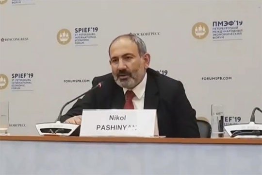 Սանկտ Պետերբուրգում ռուս խմբագիրը հայկական լոլիկի հետ կապված հարց-խնդրանք է ուղղել Փաշինյանին