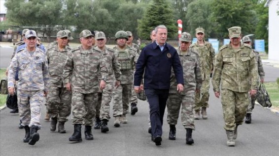 Министр национальной обороны Турции Хулуси Акар проинспектировал пограничные войска