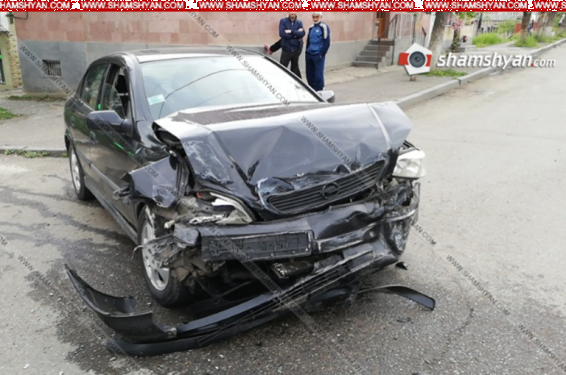 Վանաձորում բախվել են Opel-ն ու տուրիստական ավտոբուսը. Shamshyan.com