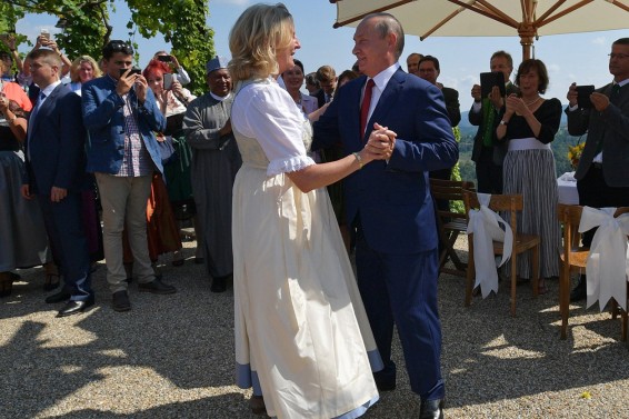 Ավստրիայի նախկին արտգործնախարարը բացահայտել է իր հարսանիքին Պուտինին հրավիրելու գաղտնիքը