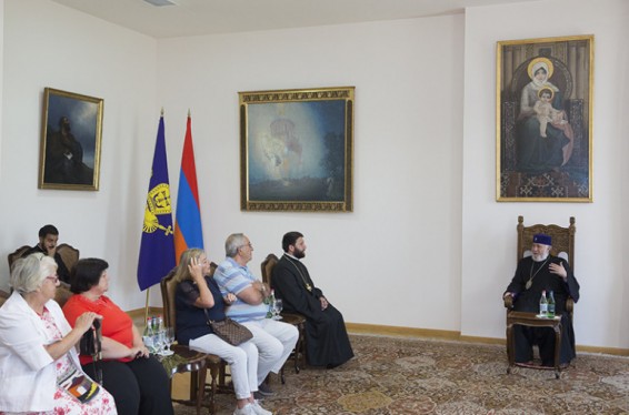 Գարեգին Բ-ն ընդունել է Ավստրալիայից ժամանած ուխտավորներին