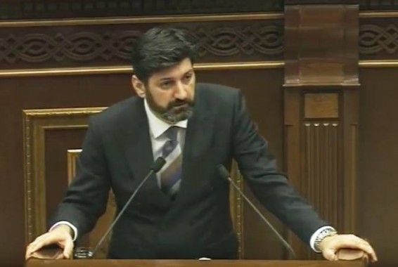 Սահմանադրական փոփոխությունների խնդիրը պետք է լրջագույն քննարկման առարկա դառնա. Վահե Գրիգորյան