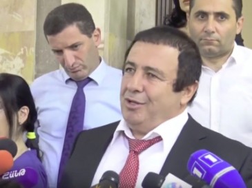 Ի՞նչ եք ազգի բոլոլա սարքել, մի կաթիլ մեղր սարքել