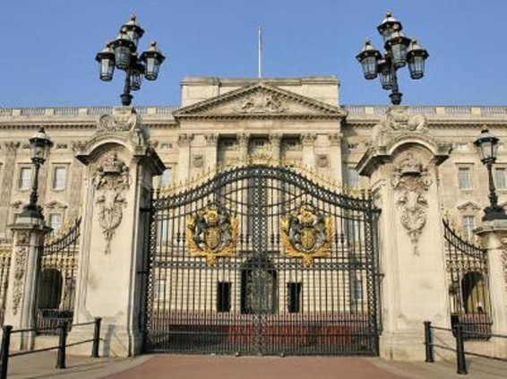 Երիտասարդը փորձել է բարձրանալ Բուքինգեմյան պալատի պարսպի վրա