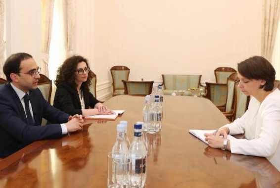 Տիգրան Ավինյանն ընդունել է Ֆրանսիայի փոստային ծառայության ներկայացուցչին