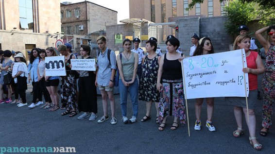 Акция у посольства России в Армении – в поддержку сестер Хачатурян