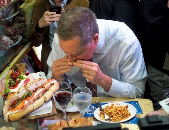 Թրամփը քննադատել է Քեյսիքի՝ բլիթներ ուտելու ձևը