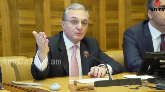 Զոհրաբ Մնացականյանը, պարզվում է, պաշտոնական միջոցառումներին մասնակցում է սուր-կտրող-ծակող գործիքներով. armdaily.am