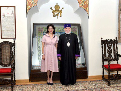 Ամենայն Հայոց կաթողիկոսը հյուրընկալել է Աննա Հակոբյանին
