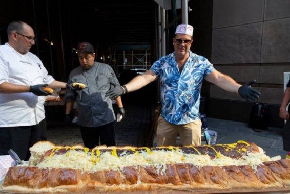 Նյու-Յորքում 30 կիլոգրամանոց հսկա հոթ-դոգ են պատրաստել