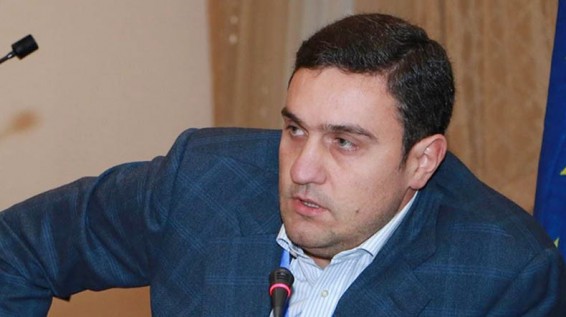 Артур Казинян: В Армении никогда не было такого несерьезного парламента