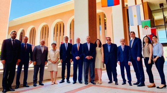 Արտակ Բեգլարյանը հանդիպել է Կալիֆորնիայի սենատորի և երեք համալսարանների ղեկավարության հետ