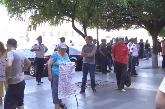 ՈւՂԻՂ․ Բողոքի ակցիա՝ կառավարության դիմաց