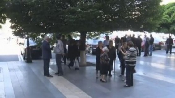 Քոչարյանի աջակիցները բողոքի ցույց են անում կառավարության դիմաց