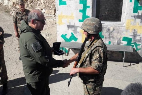 Նախագահ Սարգսյանն այցելել է Սյունիքի մարզի մարտական դիրքեր