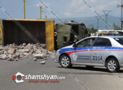 В Гюмри столкнулись внедорожник и КамАЗ