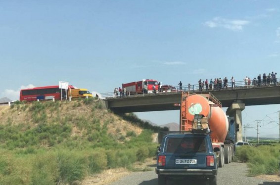 Զոդի կամրջին միմյանց է բախվել 3 մեքենա. նախնական տեղեկություններով՝ կան զոհեր և տուժածներ