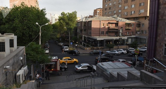 Երևանում ապրող աղջիկը դանակով կտրտել է իրեն և տեսանյութը հրապարակել Instagarm–ում