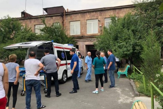 Նախարար Թորոսյանն այցելում է Զոդի կամրջի վրա տեղի ունեցած ՃՏՊ-ից տուժածներին