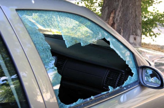 Հրազդանում 11-ամյա աղջիկը կայանված ավտոմեքենայից գողացել է պայուսակներ, որոնցում եղել են ոսկյա զարդեր և գումար. գողոնը վերադարձվել է