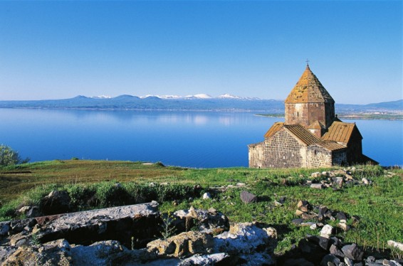 «Հայաստանի «մարգարիտը» կարող է վերածվել ճահճի». BBC-ն անդրադարձել է Սևանա լճի աղետալի վիճակի վերաբերյալ բնապահպանների ահազանգին