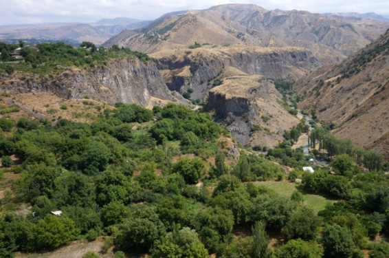 Ծիծեռնակաբերդի խճուղում քաղաքացին ընկել է ձորակը