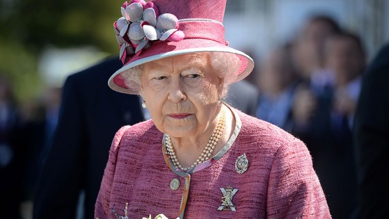 Ելիզավետա II-ի օրը սկսվում է հանդերձարանից հագուստ պատվիրելով