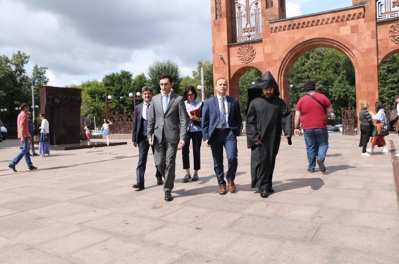 Սփյուռքի գործերի գլխավոր հանձնակատարն այցելել է Մոսկվայի հայկական եկեղեցական համալիր