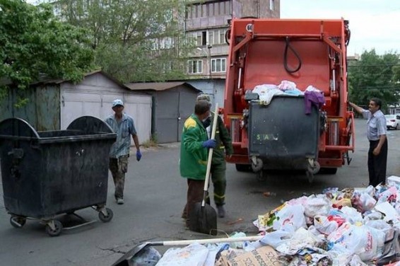 Երևանում փակվում են բարձրահարկ շենքերի աղբամուղները. որոշումը բնակիչներինն է, կան նաև դժգոհողներ