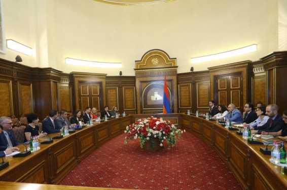 Փոխվարչապետ Տիգրան Ավինյանն ընդունել է Կալիֆոռնիայի փոխնահանգապետի գլխավորած պատվիրակությանը