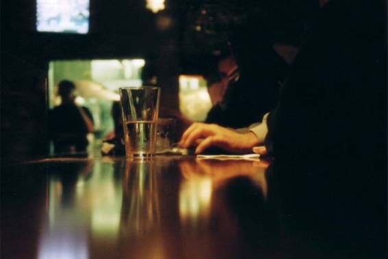 Մանհեթենում երիտասարդը բարում խմիչք է պատվիրել և ցած նետվել տանիքից