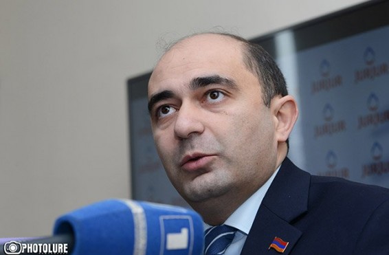 «Մարզպետները գյուղապետերին ասում են, թե՝ դեմ-մեմ չգիտեմ, գնացեք ու խոշորացրեք. սա «Նոր Հայաստանում» է»». Էդմոն Մարուքյան