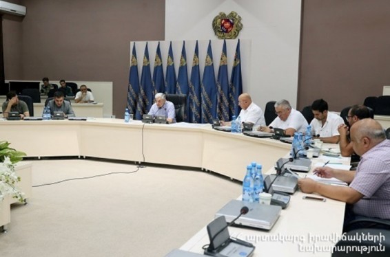 ԱԻ նախարարն արտակարգ նիստ է հրավիրել. Սյունիքի մարզում շարունակվող հրդեհն ընդգրկում է ընդհանուր երկու կիլոմետր ճակատային լայնություն և մեկուկես կիլոմետր երկարություն