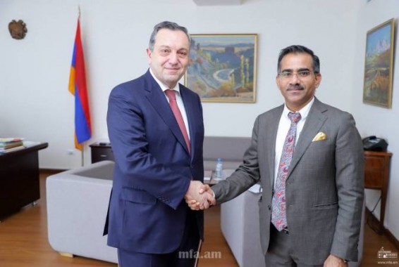 Հնդկաստանի նորանշանակ դեսպանն իր հավատարմագրերի պատճենը հանձնեց ԱԳ նախարարի տեղակալին