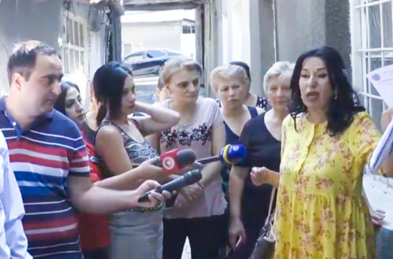 Около 20 человек, проживающих по адресу Ахьюсагорцнери 86, в Ереване лишились канализационной линии