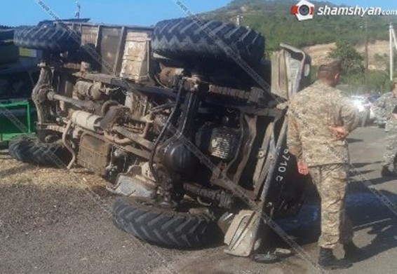 В Тавуше перевернулся армейский грузовик