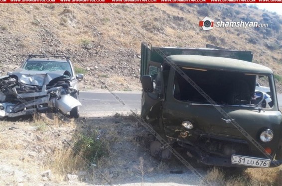 Զովունի-Քանաքեռավան հատվածում Nissan-ը բախվել է «ՈւԱԶ»-ի. 2 վարորդները հոսպիտալացվել են. Shamshyan.com