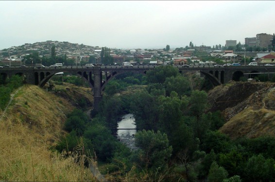 «Սիլաչիի» կամրջի վրա հոգեբանական ծանր վիճակում գտնվող քաղաքացուն աջակցություն է ցուցաբերվել, այնուհետ նրան նույն վիճակում գտել են «Հաղթանակ» կամրջի վրա