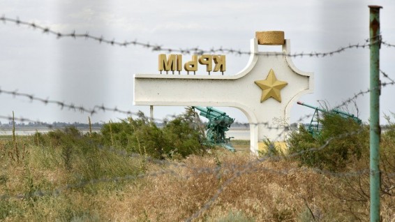 Госпогранслужба Украины подтянула к границе с Крымом тяжелые вооружения