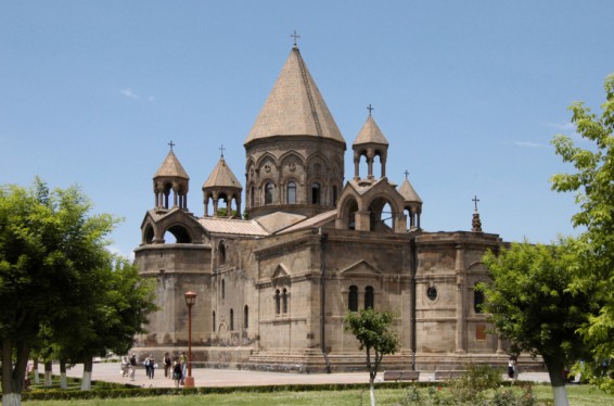 Կաթողիկոսը Մայր Աթոռի միաբանի և նորաօծ քահանաների նշանակումներ է կատարել