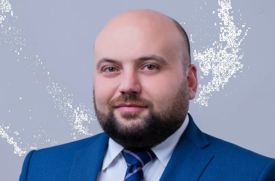 Վայոց Ձորի մարզպետը վերանշանակել է բուժկետի տնօրենին, որի 11 հոգանոց կոլեկտիվից 5-ն իր ընտանիքի անդամներն են. տնօրենը հակադարձում է՝ նրանք բոլորն էլ մասնագետներ են