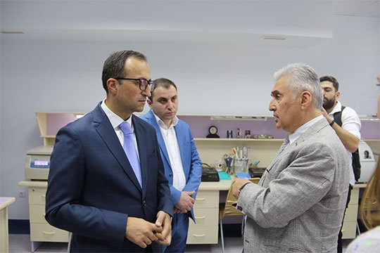Արսեն Թորոսյանն այցելել է ԱՆ պրոֆեսոր Ռ.Հ. Յոլյանի անվան արյունաբանական կենտրոն