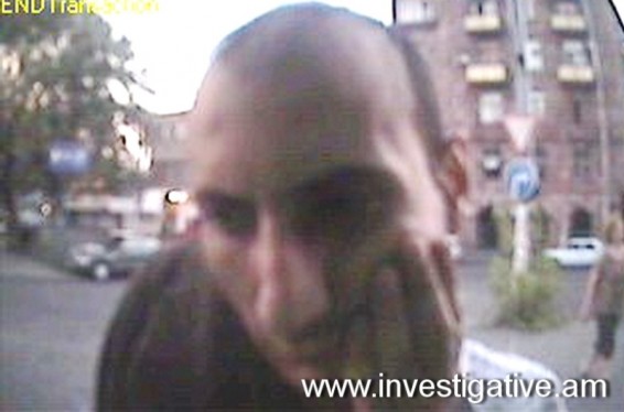 Երթուղայինում դրամապանակ է հափշտակել ու քարտով գումար կանխիկացրել. փնտրվում է լուսանկարում պատկերված տղամարդը