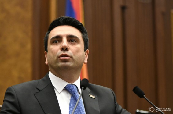 Պատգամավոր Գևորգ Գորգիսյանի կինը և Ալեն Սիմոնյանը ֆեյսբուքյան մեկնաբանություններում բանավեճ են ունեցել. «Մեդիա պաշտպան»