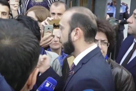 Спикер НС встретился с участниками акции протеста против эксплуатации Амулсарского рудника