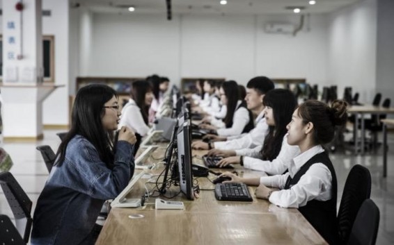 Photo. Ովքեր և որտեղ են հավաքում կուլտային iPhone-ները