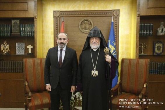 Никол Пашинян направил телеграмму  соболезнования Католикосу Араму  I по случаю смерти   матери