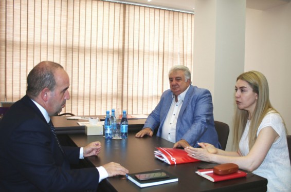 Հայկական Կարմիր խաչի ընկերությունը մարդասիրական օգնություն է տրամադրում Շիրակի մարզի կարկուտից առավել տուժած ընտանիքներին